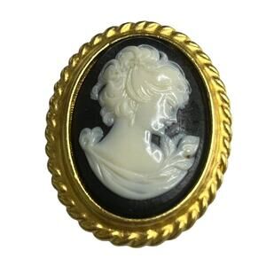 Vintage signed Carolee Cameo Pin Brooch Gold Tone Contemporary Style